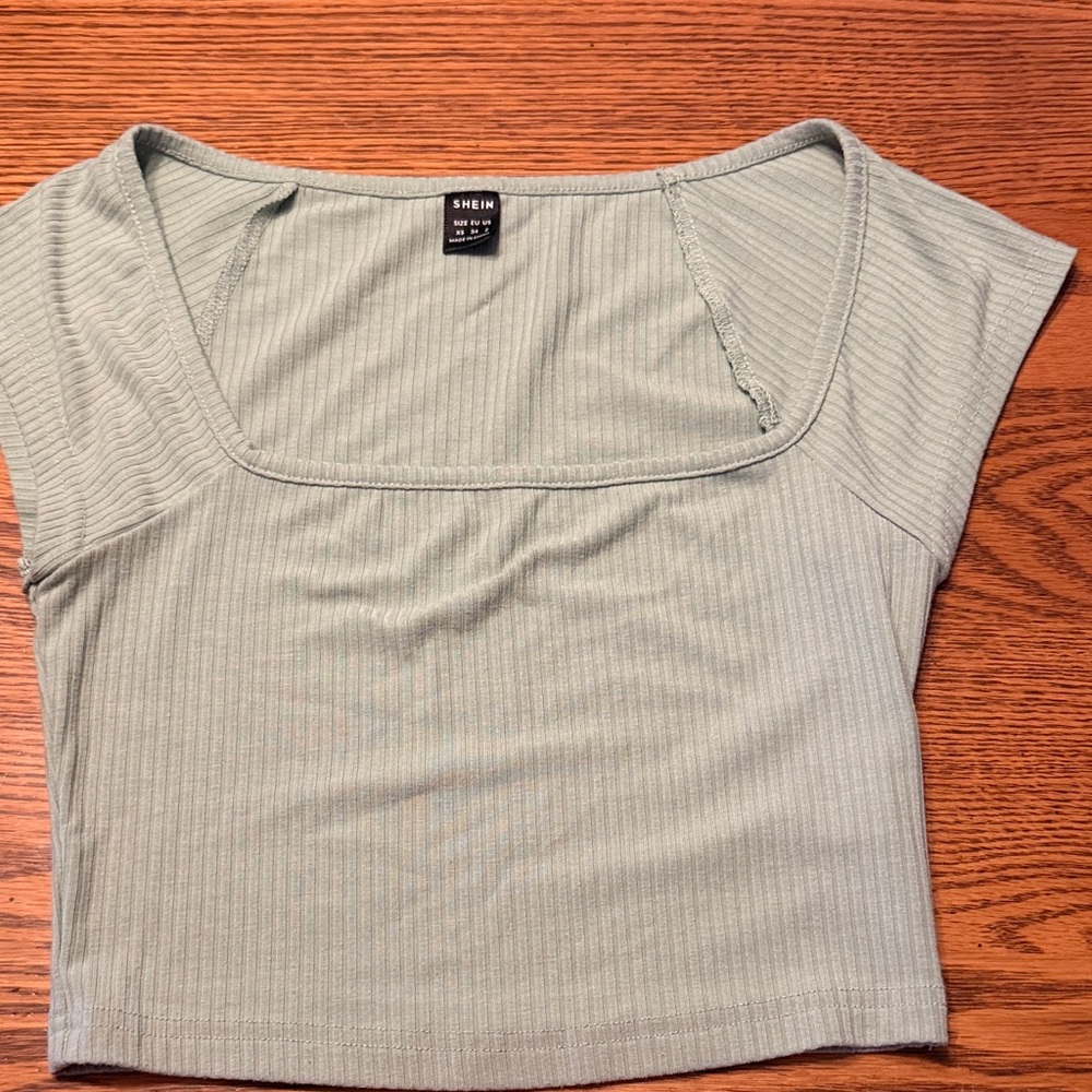 SHEIN Light Green Ribbed Crop Top